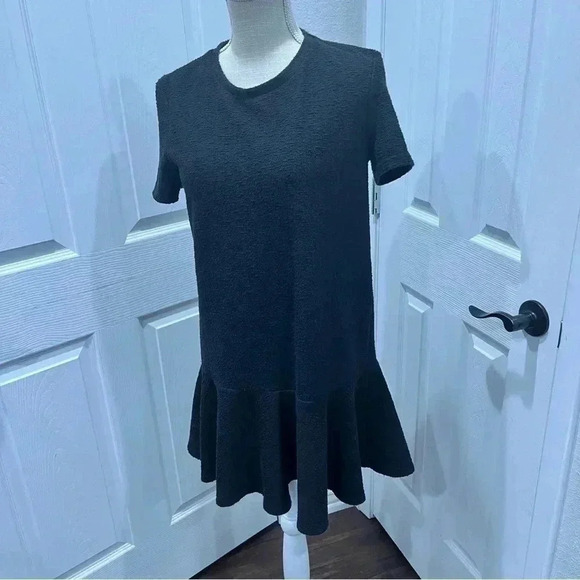 Zara black short sleeve dress with flare bottom, thick fabric - Picture 6 of 7